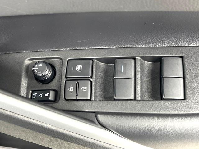 カローラクロス ハイブリッド Z ガラスルーフ パノラミックビューモニター トヨタセーフティセンス ブラインドスポットモニター ハンズフリーパワーバックドア 10.5インチディスプレイオーディオ LEDヘッドライト パワーシート(44枚目)