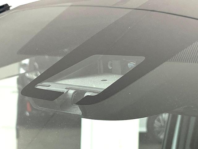 ヴォクシー ZS 煌III 禁煙車 1オーナー Pioneer9インチナビ フリップダウンモニター バックカメラ 両側パワースライドドア セーフティセンス インテリジェントクリアランスソナー ナノイーオートエアコン ETC(6枚目)