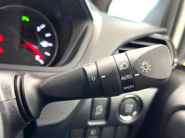 ヴォクシー ZS 煌III 禁煙車 1オーナー Pioneer9インチナビ フリップダウンモニター バックカメラ 両側パワースライドドア セーフティセンス インテリジェントクリアランスソナー ナノイーオートエアコン ETC(35枚目)