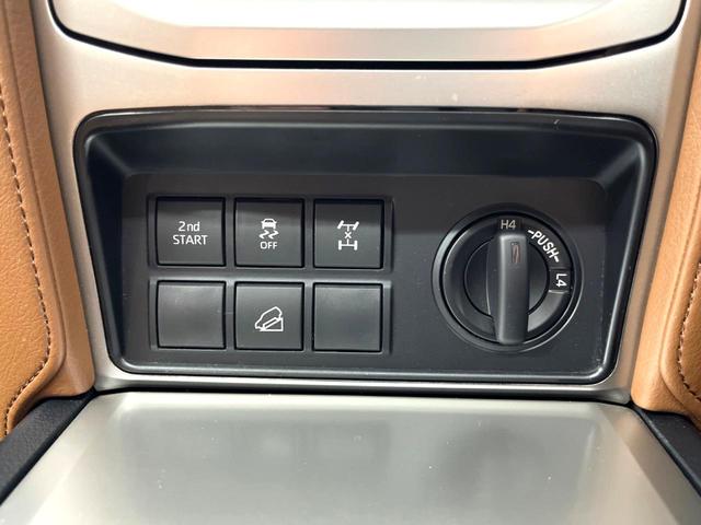 ランドクルーザープラド ＴＸ　Ｌパッケージ　７０ｔｈアニバーサリーリミテッド　サンルーフ　パノラミックビューモニター　シートベンチレーション　トヨタセーフティセンス　デジタルインナーミラー　レーダークルーズコントロール　ＬＥＤヘッドライト　革巻きステアリング　ＥＴＣ２．０（31枚目）