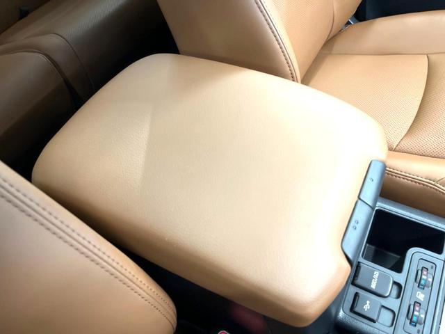 ランドクルーザープラド ＴＸ　Ｌパッケージ　７０ｔｈアニバーサリーリミテッド　サンルーフ　パノラミックビューモニター　シートベンチレーション　トヨタセーフティセンス　デジタルインナーミラー　レーダークルーズコントロール　ＬＥＤヘッドライト　革巻きステアリング　ＥＴＣ２．０（41枚目）