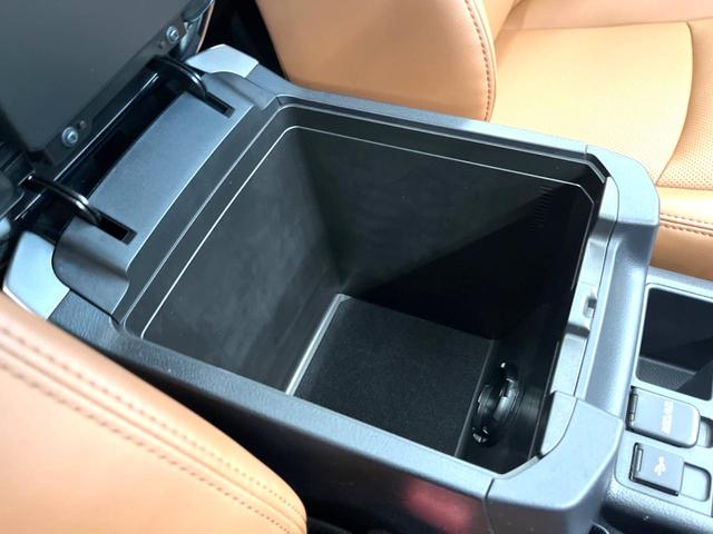 ランドクルーザープラド ＴＸ　Ｌパッケージ　７０ｔｈアニバーサリーリミテッド　サンルーフ　パノラミックビューモニター　シートベンチレーション　トヨタセーフティセンス　デジタルインナーミラー　レーダークルーズコントロール　ＬＥＤヘッドライト　革巻きステアリング　ＥＴＣ２．０（43枚目）