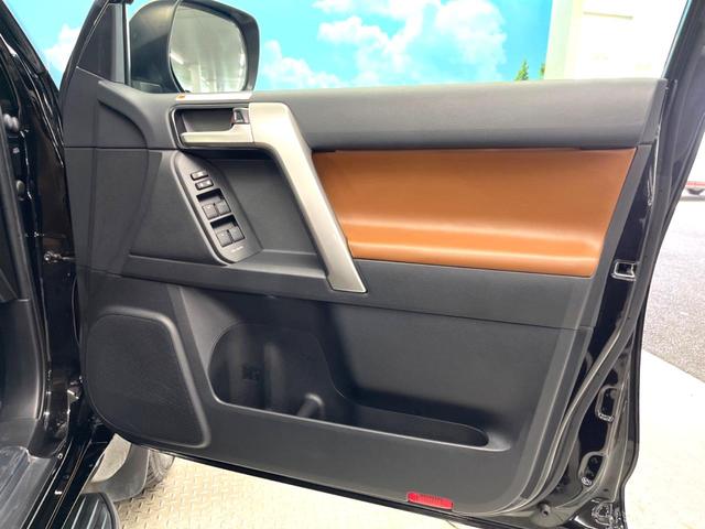 ランドクルーザープラド ＴＸ　Ｌパッケージ　７０ｔｈアニバーサリーリミテッド　サンルーフ　パノラミックビューモニター　シートベンチレーション　トヨタセーフティセンス　デジタルインナーミラー　レーダークルーズコントロール　ＬＥＤヘッドライト　革巻きステアリング　ＥＴＣ２．０（45枚目）