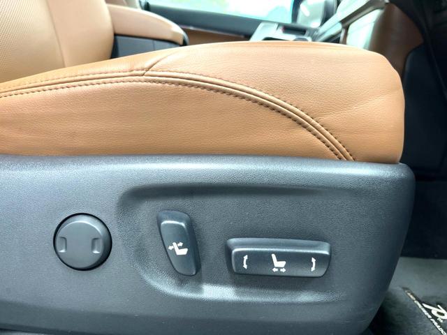 ランドクルーザープラド ＴＸ　Ｌパッケージ　７０ｔｈアニバーサリーリミテッド　サンルーフ　パノラミックビューモニター　シートベンチレーション　トヨタセーフティセンス　デジタルインナーミラー　レーダークルーズコントロール　ＬＥＤヘッドライト　革巻きステアリング　ＥＴＣ２．０（49枚目）