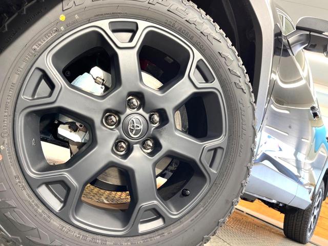ＲＡＶ４ ハイブリッドアドベンチャー　オフロードパッケージＩＩ　トヨタセーフティセンス　ブラインドスポットモニター　レーダークルーズコントロール　純正１０．５インチディスプレイオーディオ　ＬＥＤヘッドライト　純正１８インチアルミホイール　ＥＴＣ２．０（13枚目）
