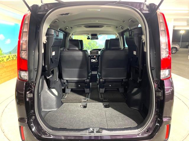 エスクァイア ハイブリッドＧｉ　両側電動スライドドア　トヨタセーフティセンス　禁煙車　ナビ　バックカメラ　ＥＴＣ　Ｂｌｕｅｔｏｏｔｈ再生　フルセグＴＶ　ドラレコ　シートヒーター　合皮シート　ＬＥＤヘッドライト　クルーズコントロール（12枚目）