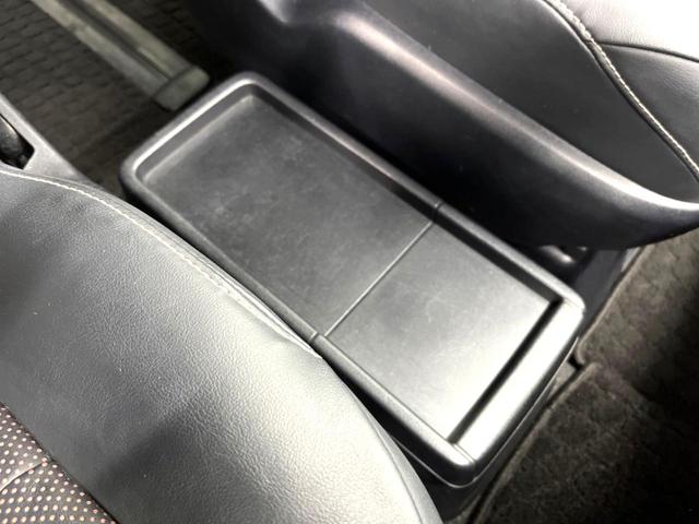 エスクァイア ハイブリッドＧｉ　両側電動スライドドア　トヨタセーフティセンス　禁煙車　ナビ　バックカメラ　ＥＴＣ　Ｂｌｕｅｔｏｏｔｈ再生　フルセグＴＶ　ドラレコ　シートヒーター　合皮シート　ＬＥＤヘッドライト　クルーズコントロール（45枚目）