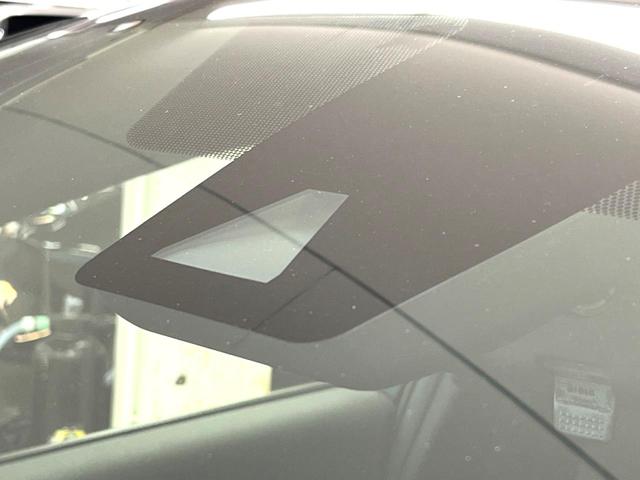 Ｃ－ＨＲ Ｓ　ＬＥＤパッケージ　トヨタセーフティセンス　レーダークルーズコントロール　ビルトインＥＴＣ　Ｂｌｕｅｔｏｏｔｈ再生　ＬＥＤヘッドライト　シーケンシャルターンランプ　純正１７インチアルミホイール　革巻きステアリング（4枚目）