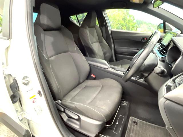 Ｃ－ＨＲ Ｓ　ＬＥＤパッケージ　トヨタセーフティセンス　レーダークルーズコントロール　ビルトインＥＴＣ　Ｂｌｕｅｔｏｏｔｈ再生　ＬＥＤヘッドライト　シーケンシャルターンランプ　純正１７インチアルミホイール　革巻きステアリング（7枚目）