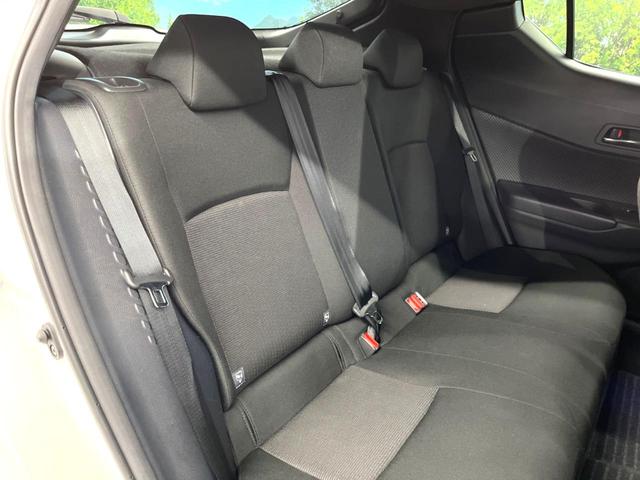 Ｃ－ＨＲ Ｓ　ＬＥＤパッケージ　トヨタセーフティセンス　レーダークルーズコントロール　ビルトインＥＴＣ　Ｂｌｕｅｔｏｏｔｈ再生　ＬＥＤヘッドライト　シーケンシャルターンランプ　純正１７インチアルミホイール　革巻きステアリング（8枚目）