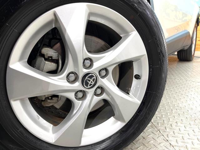 Ｃ－ＨＲ Ｓ　ＬＥＤパッケージ　トヨタセーフティセンス　レーダークルーズコントロール　ビルトインＥＴＣ　Ｂｌｕｅｔｏｏｔｈ再生　ＬＥＤヘッドライト　シーケンシャルターンランプ　純正１７インチアルミホイール　革巻きステアリング（12枚目）