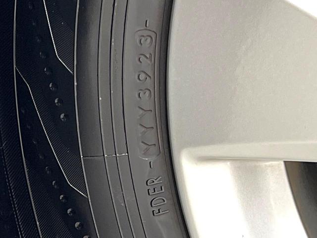 Ｃ－ＨＲ Ｓ　ＬＥＤパッケージ　トヨタセーフティセンス　レーダークルーズコントロール　ビルトインＥＴＣ　Ｂｌｕｅｔｏｏｔｈ再生　ＬＥＤヘッドライト　シーケンシャルターンランプ　純正１７インチアルミホイール　革巻きステアリング（29枚目）