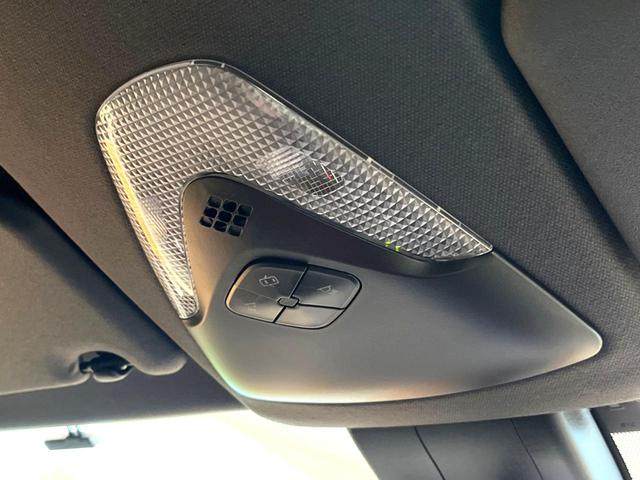 Ｃ－ＨＲ Ｓ　ＬＥＤパッケージ　トヨタセーフティセンス　レーダークルーズコントロール　ビルトインＥＴＣ　Ｂｌｕｅｔｏｏｔｈ再生　ＬＥＤヘッドライト　シーケンシャルターンランプ　純正１７インチアルミホイール　革巻きステアリング（49枚目）