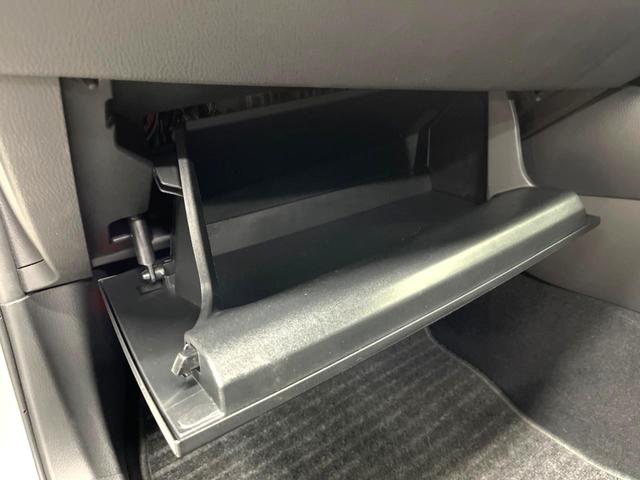 Ｃ－ＨＲ Ｓ　ＬＥＤパッケージ　トヨタセーフティセンス　レーダークルーズコントロール　ビルトインＥＴＣ　Ｂｌｕｅｔｏｏｔｈ再生　ＬＥＤヘッドライト　シーケンシャルターンランプ　純正１７インチアルミホイール　革巻きステアリング（56枚目）