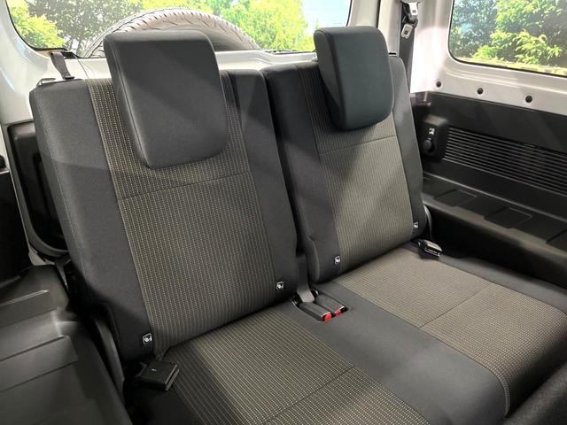 後部座席も気になるようなキズ・汚れやへたり等、大きなダメージはなく、良好な状態です。