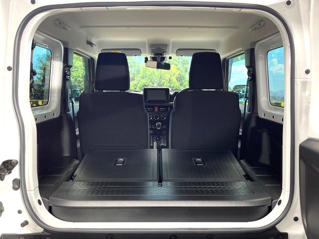 後席を格納すると、これだけの広さが！シーンに合わせたシートアレンジで、大きな荷物も積むことが出来ます♪