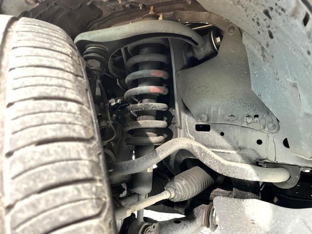 お車を安心してお乗りいただく為には、足回りの定期点検が欠かせません。サービスサポート（有償保証）では無料点検もご提供しており、安心のカーライフをお過ごしいただけるサポート体制が整っています。