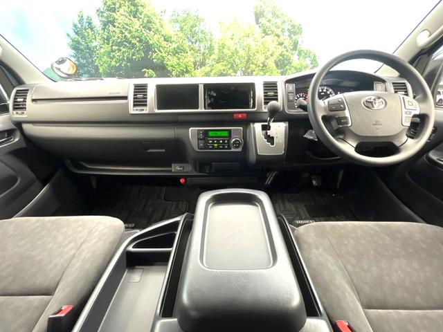 ハイエースワゴン GL トヨタセーフティセンス 禁煙車 クリアランスソナー スマートキー LEDヘッド オートハイビーム 車線逸脱警報 オートライト オートエアコン 純正15インチアルミホイール LEDフォグ(2枚目)