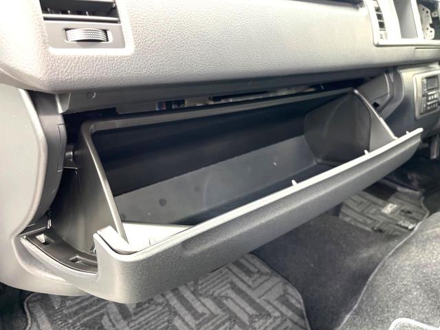 ハイエースワゴン GL トヨタセーフティセンス 禁煙車 クリアランスソナー スマートキー LEDヘッド オートハイビーム 車線逸脱警報 オートライト オートエアコン 純正15インチアルミホイール LEDフォグ(56枚目)