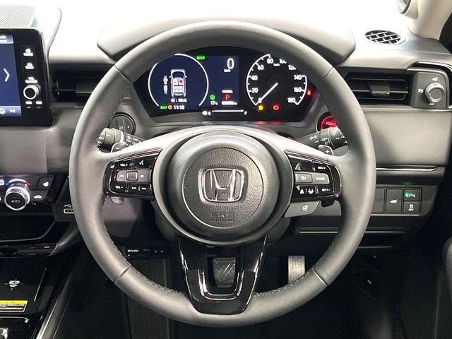 【ステアリングヒーター】冬場に冷たくなりやすい革巻きステアリングを、スイッチ一つで素早く適温に！エアコンよりも早く温まってくれるので、寒い日の運転も快適になりますね♪