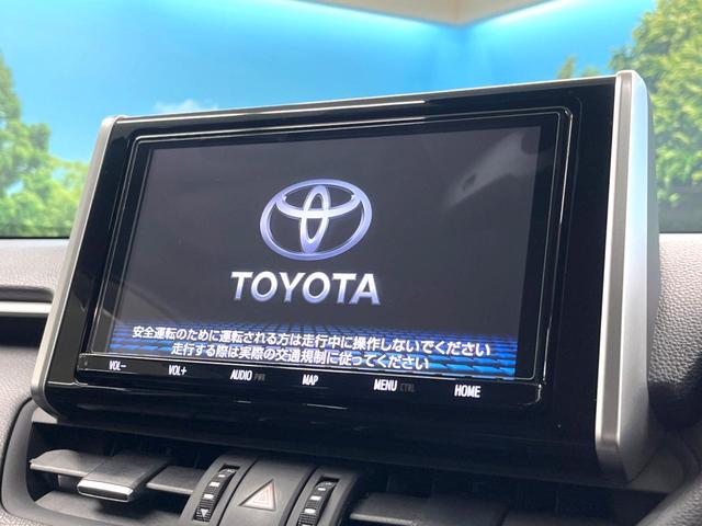 【純正９インチナビ】人気の純正ナビを装備。オーディオ機能も充実しており、Ｂｌｕｅｔｏｏｔｈ接続すればお持ちのスマホやＭＰ３プレイヤーの音楽を再生可能！毎日の運転がさらに楽しくなります！！