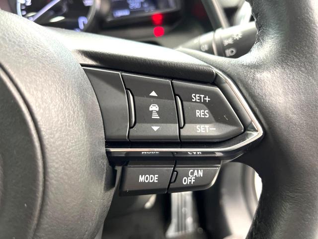 【マツダ・レーダークルーズコントロール】高速道路での長距離走行が楽に！自動で速度を保つクルーズコントロールが、衝突軽減システムと連携し、前方の車両を感知して車間を保つように速度調節してくれます！！