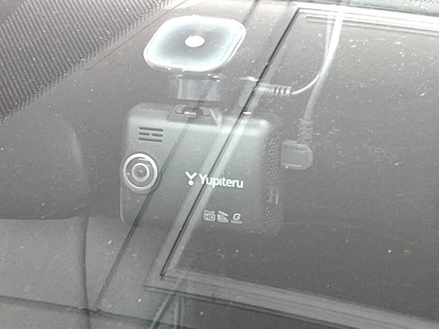 【ドライブレコーダー】安心・安全なカーライフに必須のドライブレコーダーを装備！走行中はもちろん、あおり運転や事故に遭遇した際の状況も映像で記録し、万一のリスクに備えます。