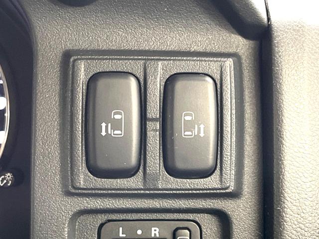 【両側パワースライドドア】スマートキーや運転席のスイッチで後席両側スライドドアの開閉が可能♪電動だから力を入れてドアを開ける必要が無く、小さなお子様でも簡単に開け閉めでき快適です♪