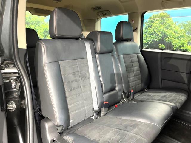 後部座席も気になるようなキズ・汚れやへたり等、大きなダメージはなく、良好な状態です。