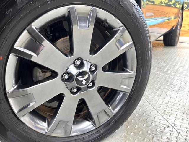 【純正１８インチアルミホイール】外観にマッチした純正アルミホイールを装着しております。各種社外アルミホイールや、スタッドレスタイヤも取扱いしております。是非ご相談ください♪