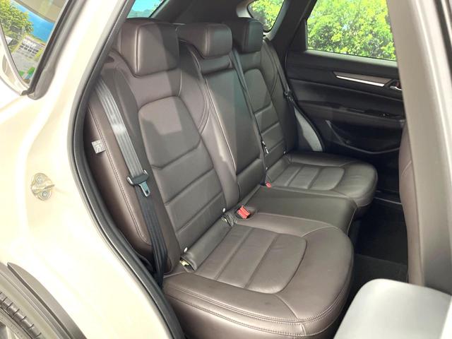 後部座席も気になるようなキズ・汚れやへたり等、大きなダメージはなく、良好な状態です。