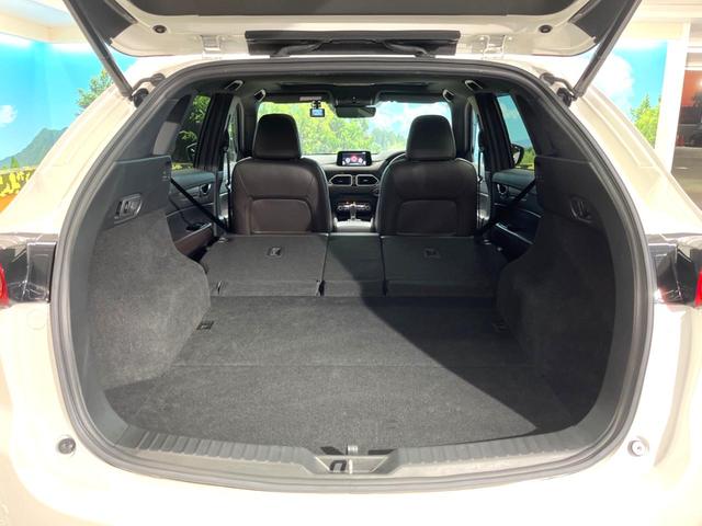 後席を格納すると、これだけの広さが！シーンに合わせたシートアレンジで、大きな荷物も積むことが出来ます♪