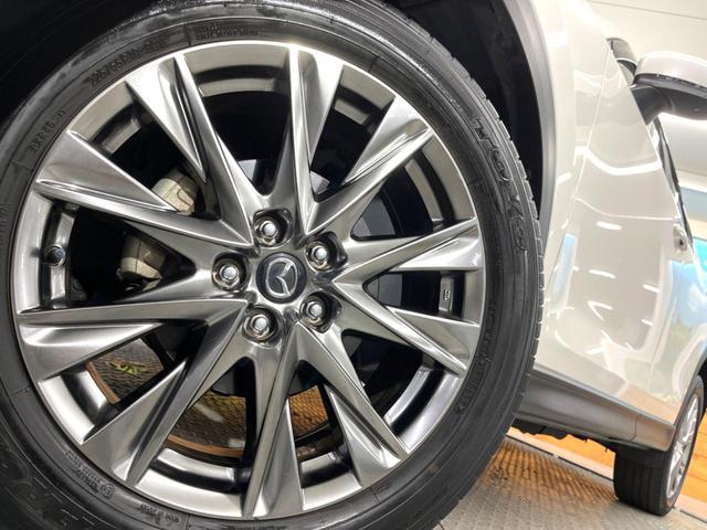 【純正１９インチアルミホイール】外観にマッチした純正アルミホイールを装着しております。各種社外アルミホイールや、スタッドレスタイヤも取扱いしております。是非ご相談ください♪