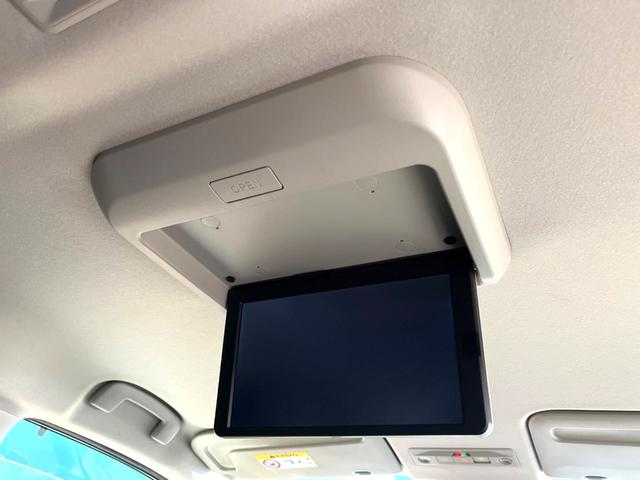 【フリップダウンモニター】大画面モニターで後席でもエンタメをお楽しみいただけます。小さなお子様にも大人気の装備です♪