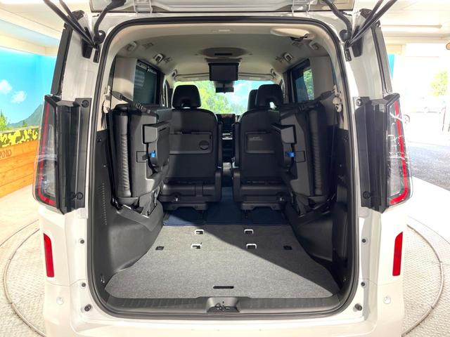 後席を格納すると、これだけの広さが！シーンに合わせたシートアレンジで、大きな荷物も積むことが出来ます♪