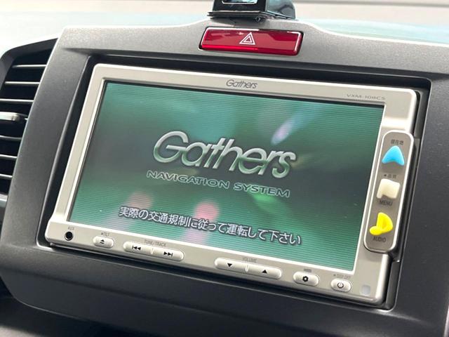 フリード Ｇ　エアロ　ジャストセレクション　両側電動ドア　純正ナビ　バックカメラ　ＥＴＣ　ＨＩＤヘッドランプ　７人乗り　ＣＤ再生　盗難防止装置　プライバシーガラス　オートライト（4枚目）