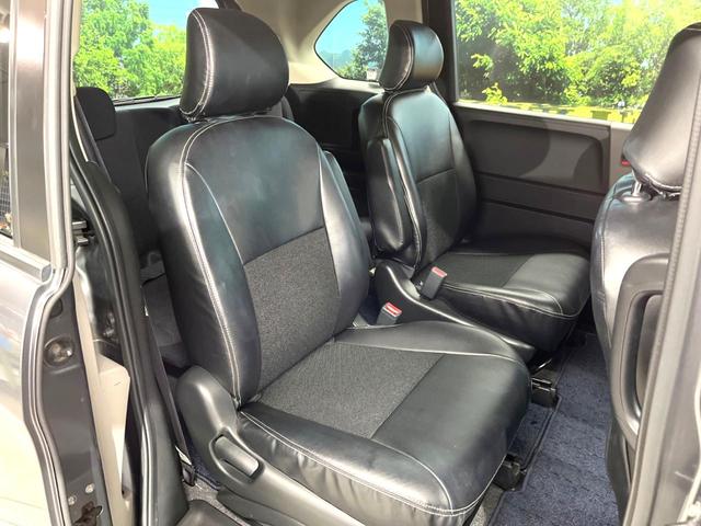 フリード Ｇ　エアロ　ジャストセレクション　両側電動ドア　純正ナビ　バックカメラ　ＥＴＣ　ＨＩＤヘッドランプ　７人乗り　ＣＤ再生　盗難防止装置　プライバシーガラス　オートライト（9枚目）