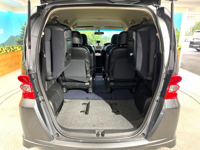 フリード Ｇ　エアロ　ジャストセレクション　両側電動ドア　純正ナビ　バックカメラ　ＥＴＣ　ＨＩＤヘッドランプ　７人乗り　ＣＤ再生　盗難防止装置　プライバシーガラス　オートライト（11枚目）