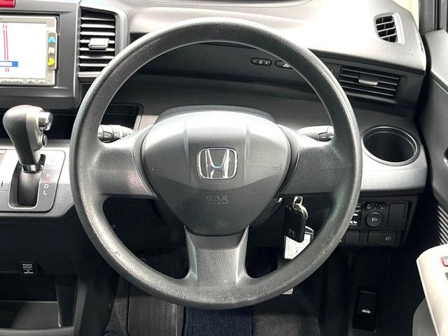 フリード Ｇ　エアロ　ジャストセレクション　両側電動ドア　純正ナビ　バックカメラ　ＥＴＣ　ＨＩＤヘッドランプ　７人乗り　ＣＤ再生　盗難防止装置　プライバシーガラス　オートライト（12枚目）