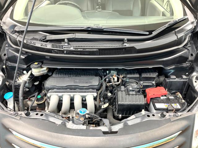 フリード Ｇ　エアロ　ジャストセレクション　両側電動ドア　純正ナビ　バックカメラ　ＥＴＣ　ＨＩＤヘッドランプ　７人乗り　ＣＤ再生　盗難防止装置　プライバシーガラス　オートライト（18枚目）