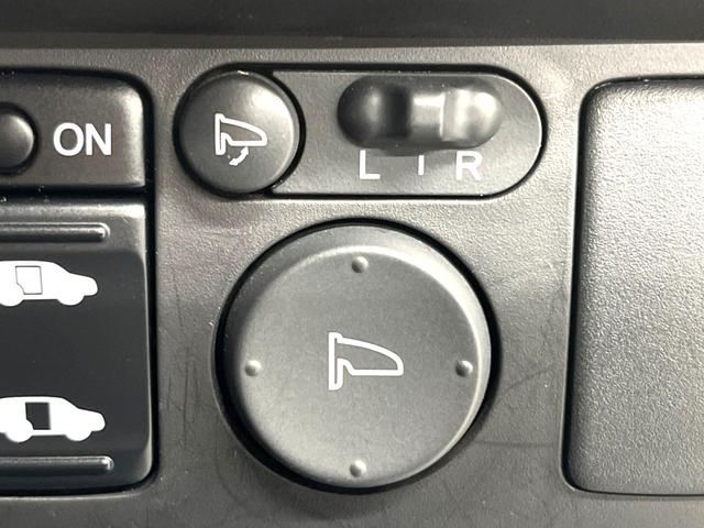 フリード Ｇ　エアロ　ジャストセレクション　両側電動ドア　純正ナビ　バックカメラ　ＥＴＣ　ＨＩＤヘッドランプ　７人乗り　ＣＤ再生　盗難防止装置　プライバシーガラス　オートライト（48枚目）