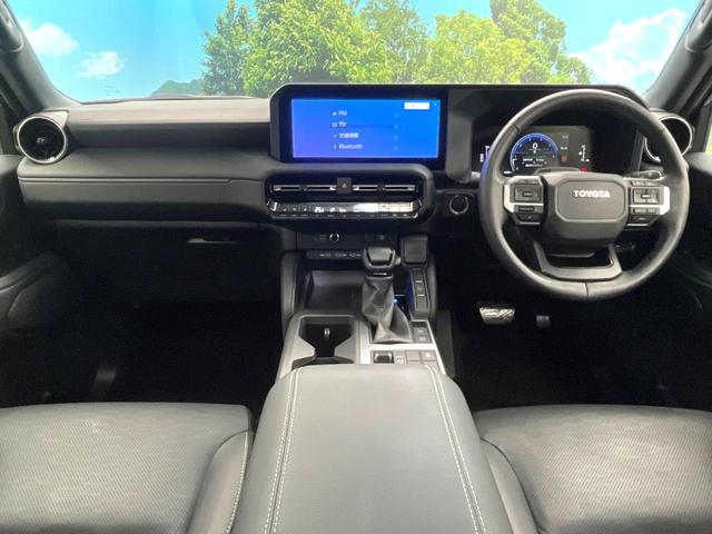 ランドクルーザー２５０ ＶＸ　ムーンルーフ　禁煙車　１２．３インチディスプレイオーディオ　パノラミックビュー　シートベンチレーション　ブラインドスポット　革シート　パワーバックドア　セーフティセンス　レーダークルーズ　ＥＴＣ２．０（2枚目）