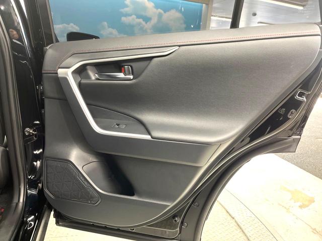 ＲＡＶ４ アドベンチャー　オフロードパッケージＩＩ　禁煙車　１０．５インチディスプレイオーディオ　パノラミックビュー　シートベンチレーション　デジタルインナーミラー　メモリー付パワーシート　ハンズフリーパワーバックドア　ブラインドスポットモニター（46枚目）