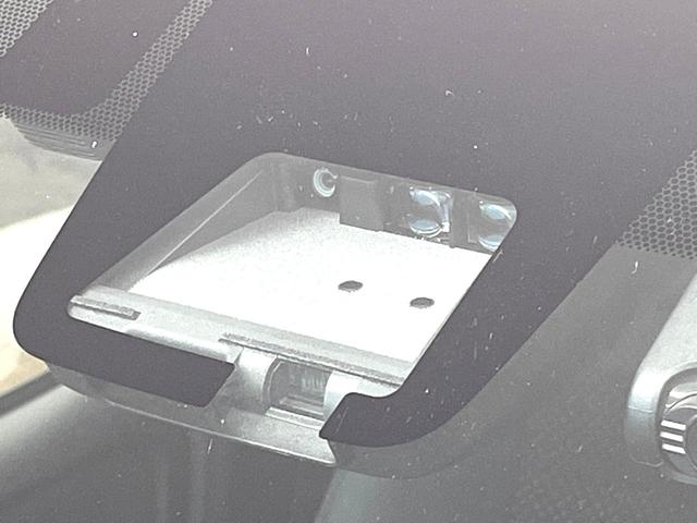 ヴォクシー ハイブリッドＺＳ　煌ＩＩＩ　両側電動スライドドア　イクリプス製ナビ　フリップダウン　バックカメラ　セーフティセンス　禁煙車　ドラレコ　クリアランスソナー　スマートキー　ＬＥＤヘッド　ＥＴＣ　クルコン　オートマチックハイビーム（5枚目）