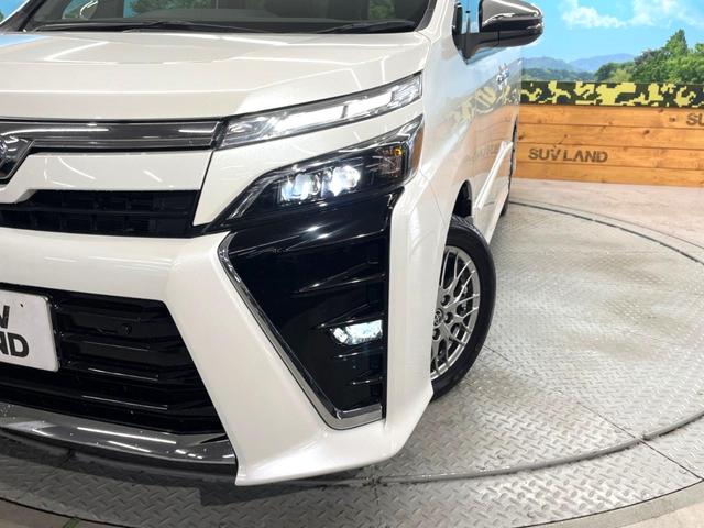 ヴォクシー ハイブリッドＺＳ　煌ＩＩＩ　両側電動スライドドア　イクリプス製ナビ　フリップダウン　バックカメラ　セーフティセンス　禁煙車　ドラレコ　クリアランスソナー　スマートキー　ＬＥＤヘッド　ＥＴＣ　クルコン　オートマチックハイビーム（13枚目）