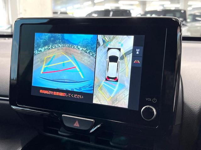 ヤリスクロス ハイブリッドＺ　禁煙車　８インチディスプレイオーディオ　パノラミックビュー　ブラインドスポット　セーフティセンス　レーダークルーズ　パワーシート　シートヒーター　ドラレコ　ＥＴＣ２．０　革巻きステアリング（4枚目）