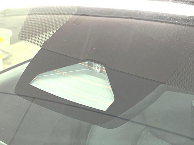 ヤリスクロス ハイブリッドＺ　禁煙車　８インチディスプレイオーディオ　パノラミックビュー　ブラインドスポット　セーフティセンス　レーダークルーズ　パワーシート　シートヒーター　ドラレコ　ＥＴＣ２．０　革巻きステアリング（5枚目）