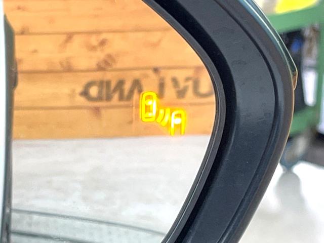 ヤリスクロス ハイブリッドＺ　禁煙車　８インチディスプレイオーディオ　パノラミックビュー　ブラインドスポット　セーフティセンス　レーダークルーズ　パワーシート　シートヒーター　ドラレコ　ＥＴＣ２．０　革巻きステアリング（6枚目）