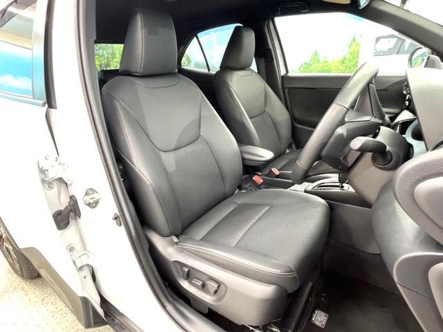 ヤリスクロス ハイブリッドＺ　禁煙車　８インチディスプレイオーディオ　パノラミックビュー　ブラインドスポット　セーフティセンス　レーダークルーズ　パワーシート　シートヒーター　ドラレコ　ＥＴＣ２．０　革巻きステアリング（10枚目）