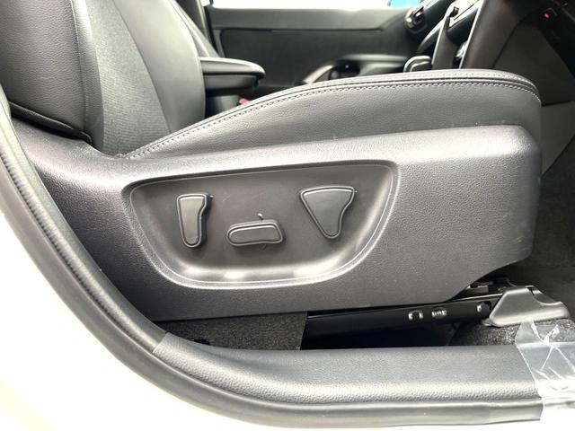 ヤリスクロス ハイブリッドＺ　禁煙車　８インチディスプレイオーディオ　パノラミックビュー　ブラインドスポット　セーフティセンス　レーダークルーズ　パワーシート　シートヒーター　ドラレコ　ＥＴＣ２．０　革巻きステアリング（42枚目）